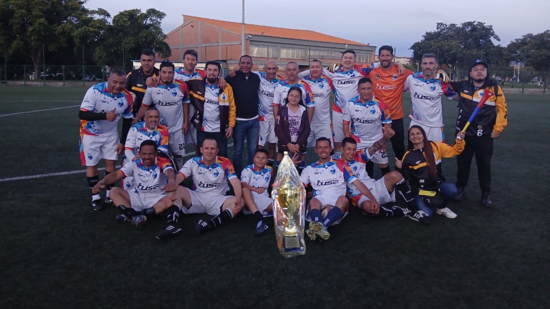 MTC FC alcanza la gloria eterna: ¡Tricampeón del 10° Torneo Master Interbarrios!